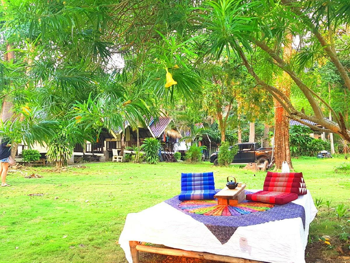 ฺbay Yard Hut Koh Chang Exterior foto