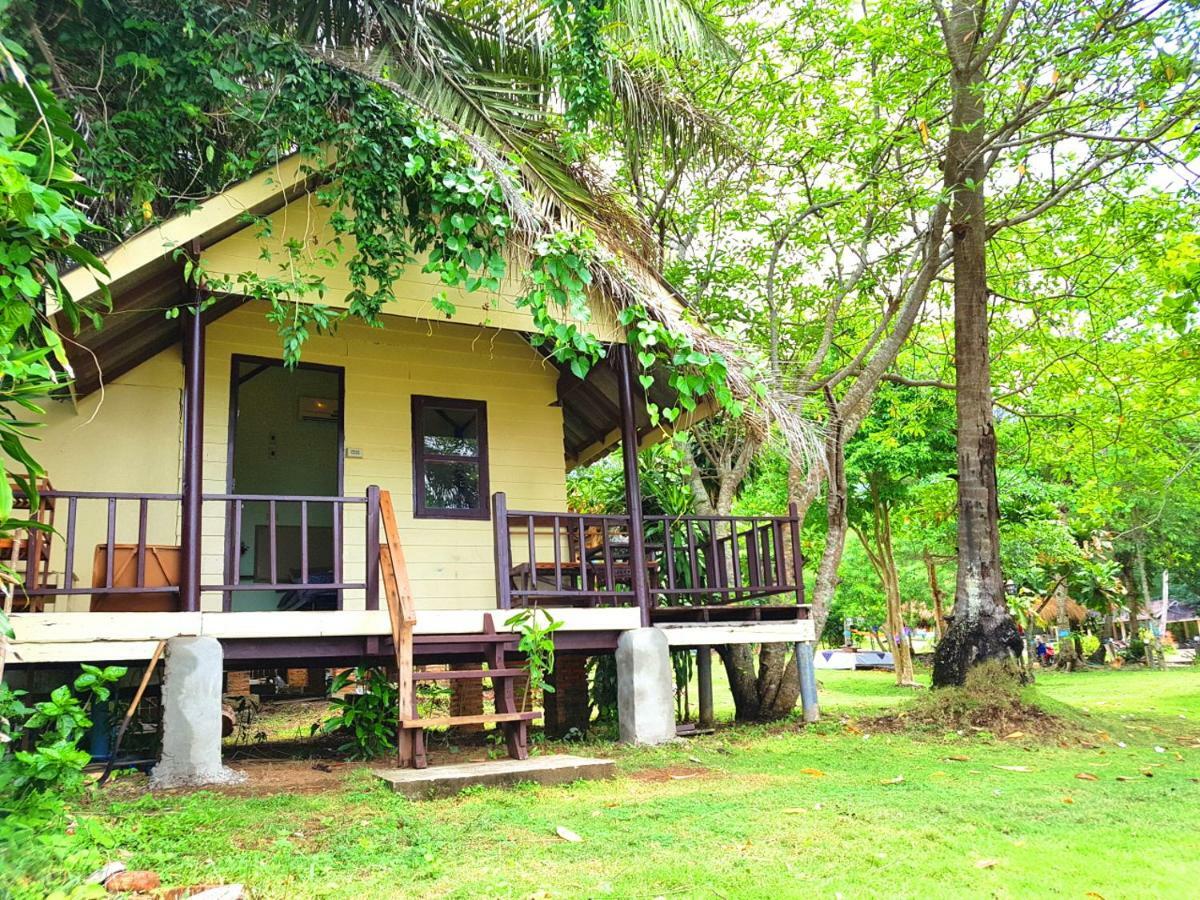ฺbay Yard Hut Koh Chang Exterior foto