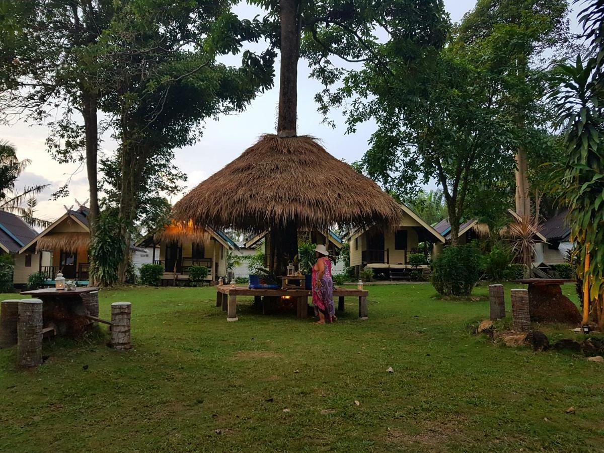 ฺbay Yard Hut Koh Chang Exterior foto